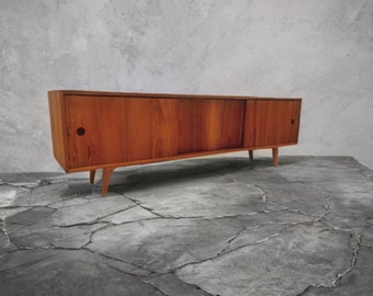 Consola multimedia de teca maciza: mueble de TV moderno de mediados de siglo, diseño escandinavo