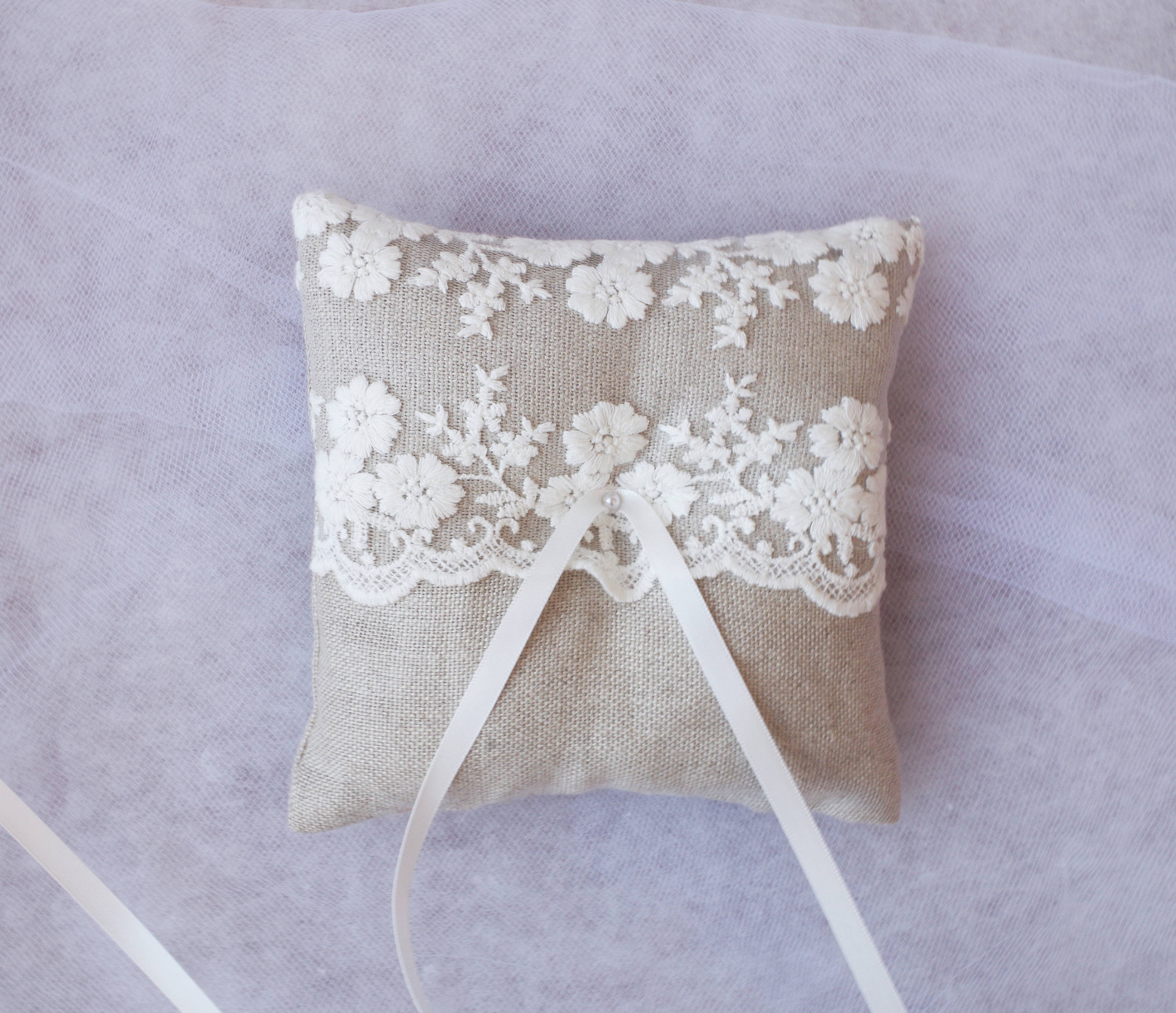 Coussin Porte-Alliances Mariage Papillon 15x15 Cm – Élégant Oreiller Bague Dentelle Et Perles, Idéal Cérémonie Plage Ou Boho