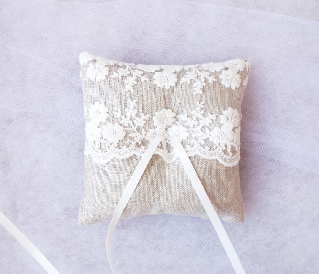 Coussin Porte-alliances Cérémonie De Mariage - Blanc Avec Double Cœurs Strass Et Ruban Satin