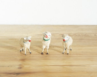 伸縮脚付きのヴィンテージカメラ三脚。真鍮製の脚でコンパクト。卓上