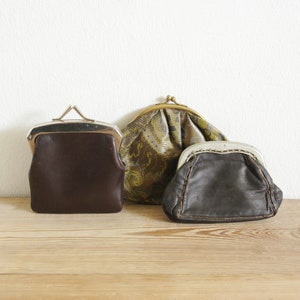 Monedero vintage de cuero, billetera pequeña antigua, cierre con broche de beso, accesorio para mujer, accesorio fotográfico, sesión fotográfica, almacenamiento de joyas, bolso de viaje