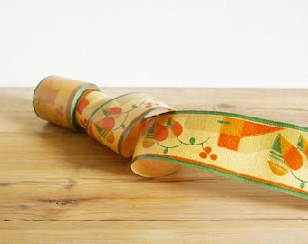 Vintage shelf edging trim paper roll, Kitchen pantry decor, new old stock NOS, paper border, traditional old display trimming