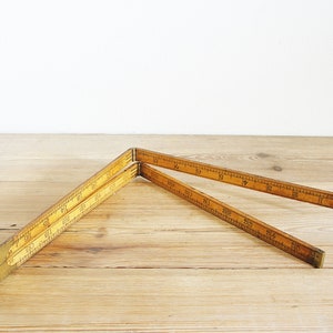 Righello in legno di bosso pieghevole vintage con dettagli in ottone, vecchio strumento di misurazione, laboratorio capannone garage mancante, antico Rabone realizzato in Inghilterra n. 1377