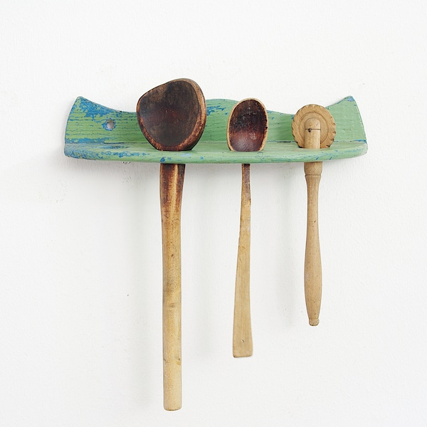 Vintage antique wooden spoon rack with patina, primitive rustic spoon holder, country kitchen decor, shabby farmhouse style, wall storage