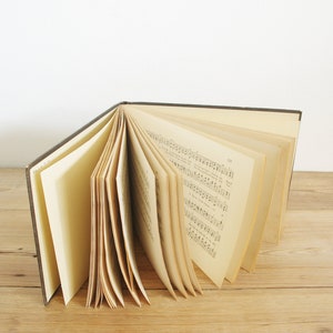 Petit livre de partitions antiques vintage, pages de collage, fournitures de mariage, cadeau pour amateur de musique, journal indésirable, assemblage de papiers éphémères