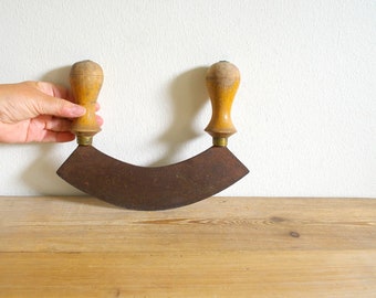 vintage antique grand mezzaluna couteau manches en bois, vieux hachoir à herbes, cuisine de campagne, décor de ferme, couteau à couper incurvé, cadeau pour chef