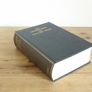 Stary zbiór wierszy angielskich z Oxfordu z lat 1250-1918, poezja Szekspir, stara książka do osobistej biblioteki, twarda okładka w kolorze niebieskim i złotym, klasyczna literatura