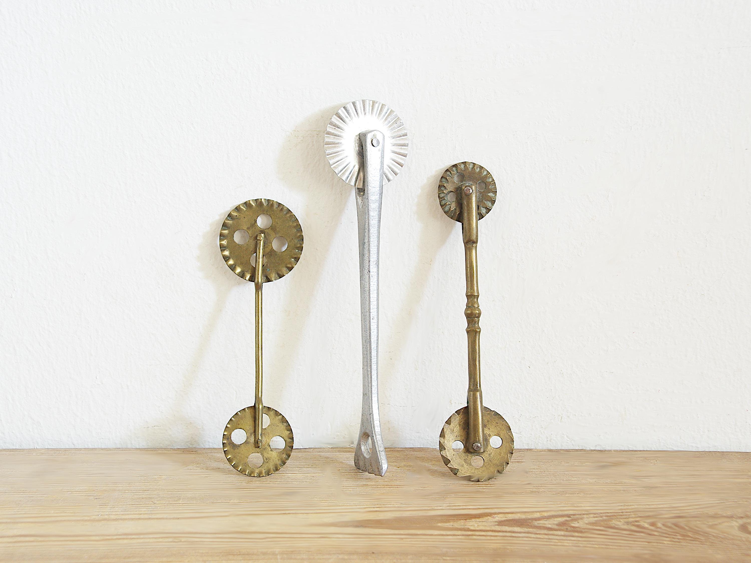 Vintage Antique Metal Pastry Cutter or Crimper, Dough Pasta Cookie