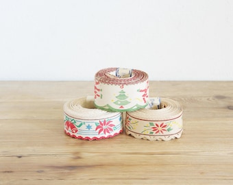 Vintage Christmas shelf edging trim paper in sealed roll, kitchen pantry border decor, new old stock NOS, traditional old display trimming