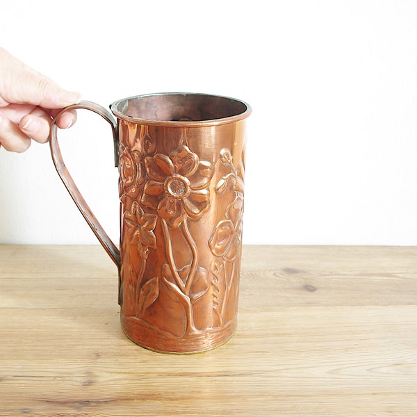 Vintage copper vase, mid century jug, metal pitcher handle, Farmhouse decor, Country kitchen, rustic primitive, hammered 50s, flower vase