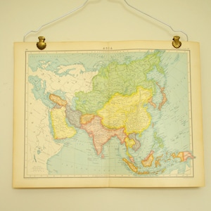 Vintage antike 1920 Atlas Karte von Asien, original Wohnwanddekor, Reise Ephemera, Bartholomew Atlas, Heimatland Land, China Japan Indien