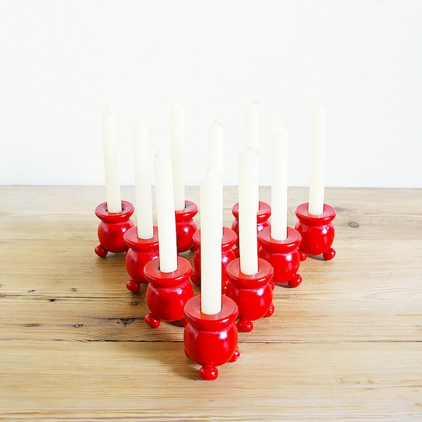 Piccolo portacandele vintage in legno rosso, Natale svedese, arte popolare svedese, bastoncini di candele tradizionali, hygge popolare scandinavo accogliente, Scandi