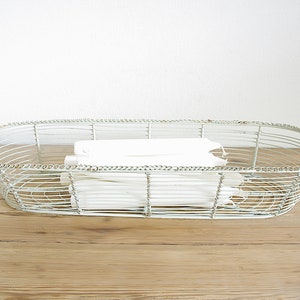 Vintage langer Drahtkorb in pastell mint grün, einzigartige Aufbewahrung, einfache hübsche Drahtarbeit, Brot Servierkorb, Tischregal Dekor, einzigartiges Geschenk