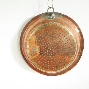 Vintage kopparduk med handtag, rustik sil gammal, primitivt kopparvaror, lantkök, bondgårdsköksredskap, present till kock