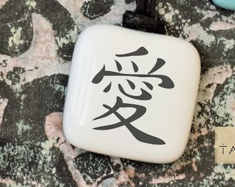 Amore Kanji. Regalo per gli amanti. L&#39;amore. Collana per coppia. Coppia innamorata. Regalo di coppia. Collana con messaggio d&#39;amore.