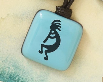 Kokopelli. Simbolo della fertilità e dello spirito della musica. Ciondolo del sud-ovest. Simbolo indiano. Gioielli del sud-ovest.