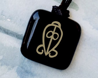 The power of love. Odo Nnyew Fie Kwan. Adinkra. Love pendant. Amulet of love. Message of love and commitment. Anniversary gift. Love