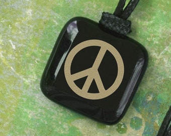 Peace symbol. Peace symbol pendant. Peace necklace. Peace sign. Peace and love. Hippie. Hippie Jewellery. Peace Jewellery. Hippiechic