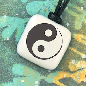 Yin yang. Collar Yin yang. Regalo yin yang para hombre, mujer. Joyería yoga. Símbolo Yin y Yang. Equilibrio perfecto, armonía. Taichi.