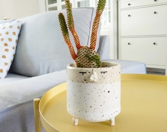 WHITE FACE POT - Cylinder flower vase / pot / planter - Cup / Bowl - Freckled face / Spotted body and legs - Pastel colour