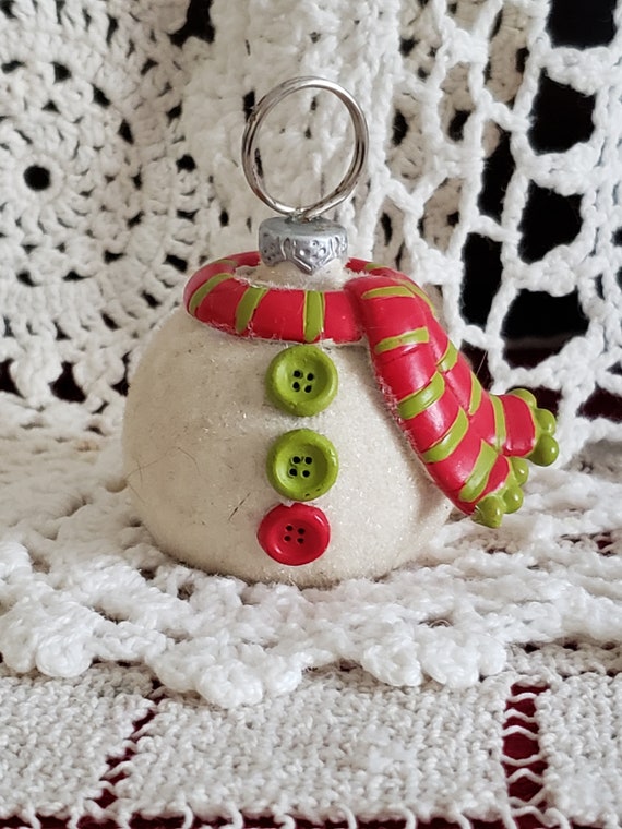 Retro Christmas Ornament: Whimsical Holiday Card Holder