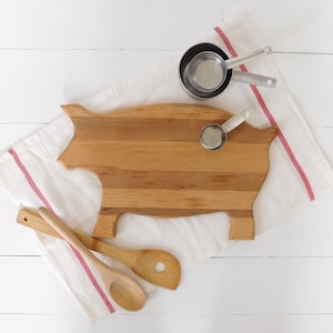 Vintage Wood Pig Cutting Board - Farm Kitchen - Farmhouse Decor - Wood Pig Chopping Board