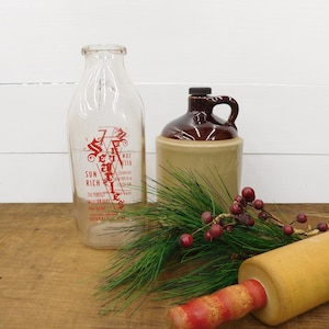 Vintage SEARLES Sun Rich One Quart Glass Milk Bottle Cedar Rapids, Iowa - Farmhouse Kitchen - Red Advertising Milk Bottle - Collectible