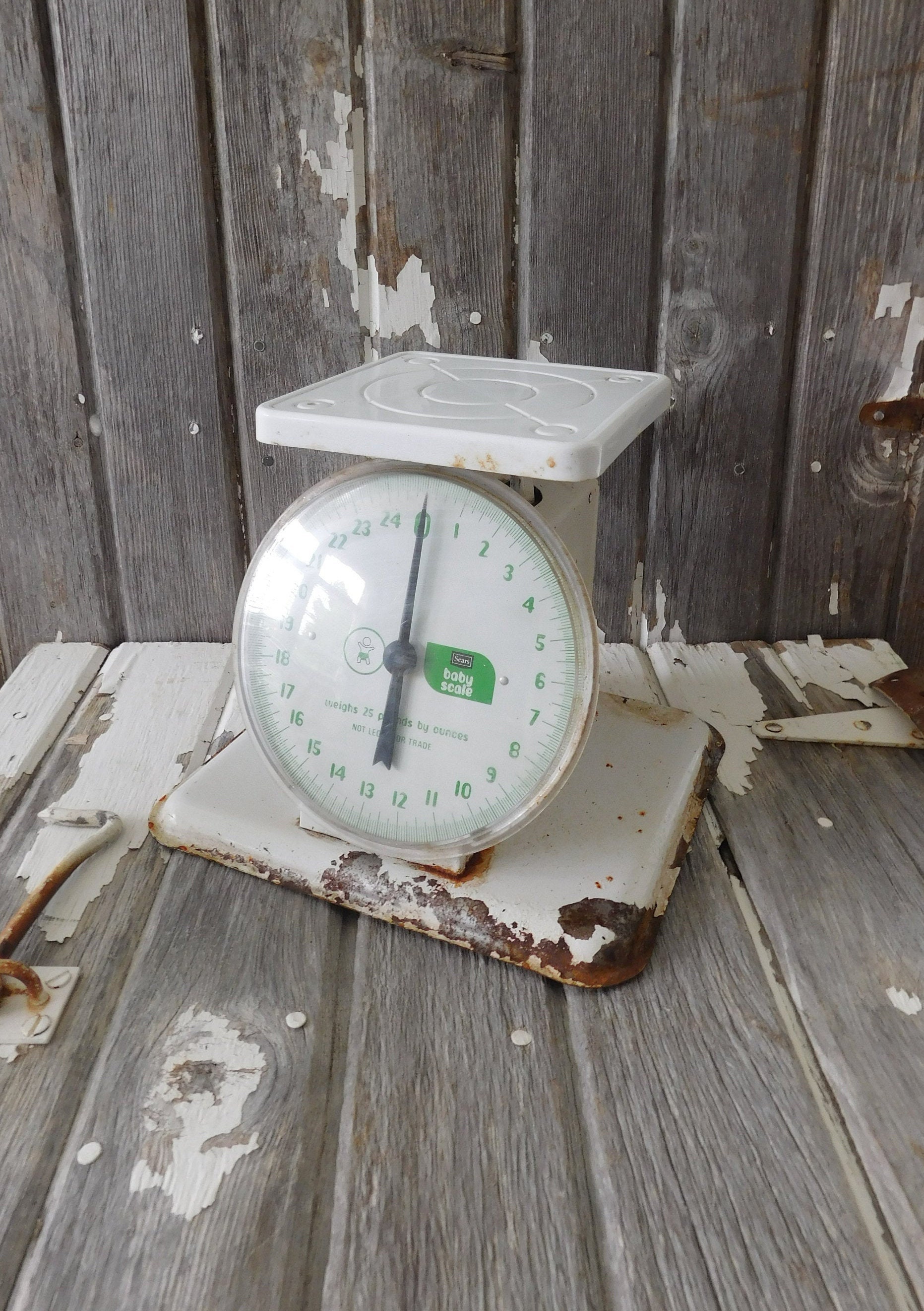 ♥ホワイトヴィンテージスケール Vintage Sears Baby Scale, Chippy White Paint Scale, Rusty Metal
