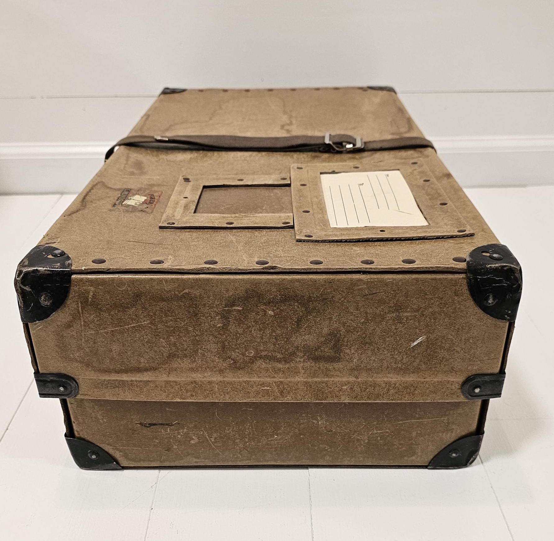 1950 年代のヴィンテージ ランドリー郵送用スーツケース ボックス