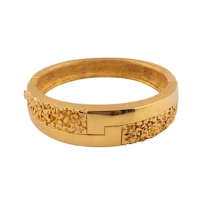 Brazalete de oro vintage firmado por Givenchy con detalles intrincados, década de 1970