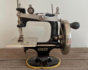 Zabytkowa maszyna do szycia Singer Model 20 Sew Handy dla dzieci, nostalgia za szyciem, kolekcjonerskie przedmioty Singer, pamiątki z patchworku Sewhandy