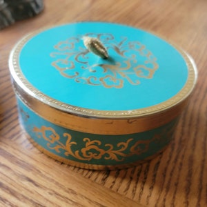 April Showers deluxe dusting powder