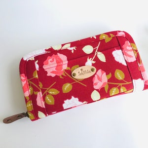 Damen Clutch Geldbörse, Geldbörse mit Rosen, Damen Geldbörse, Rote Rosen Geldbörse, Stoff Geldbörse handgemacht, Rote Kupplung Geldbörse, Geschenke für Mama