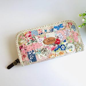 Damen Clutch Geldbörse, Patchwork Quilt Geldbörse, Geldbörse mit Blumen, Geldbörse handgemacht, Floral rosa Geldbörse, Reißverschluss Kupplung Geldbörse, Geschenke für Mutter