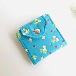 Billetera azul, Billetera Daisy, Billetera pequeña para mujer, Billetera de tela hecha a mano, regalos para ella