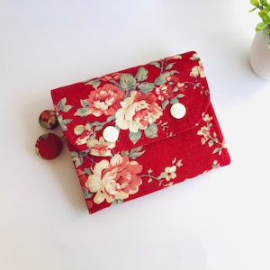 Portefeuille roses rouges, Petit portefeuille rouge, Petit portefeuille pour femme, Petit portefeuille roses, Portefeuille en tissu fait main, Cadeaux pour elle, Portefeuille avec des fleurs