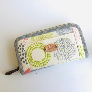 Women clutch wallet, Wallet for women, wallet with flowers and trees, Beige  fabric wallet handmade, Women’s long wallet, Gifts for mom