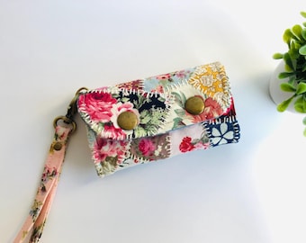 Étui à clés en patchwork fait main : porte-clés en tissu floral au poignet