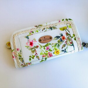 Damen Clutch Geldbörse, Damen Geldbörse, Blumen Clutch Geldbörse, Weiße vegane Geldbörse, Geldbörse mit Blumen, Handgemachte Stoff Geldbörse, Geschenk für Mama
