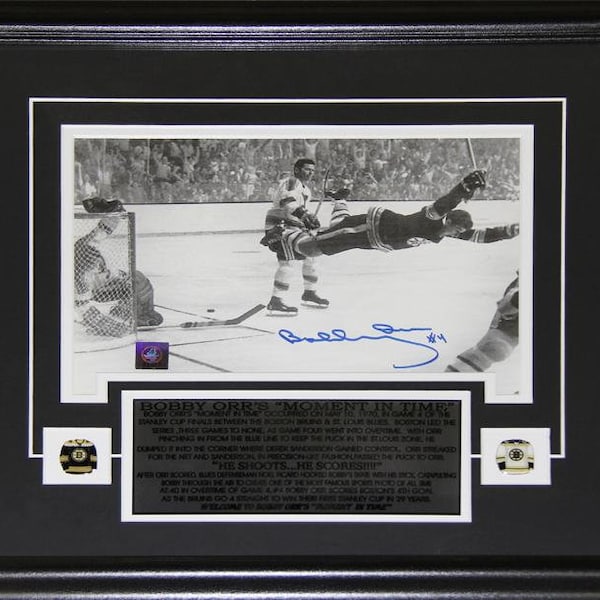 Bobby Orr Boston Bruins The Goal Black & White 7.25x11 Signed Hockey Frame