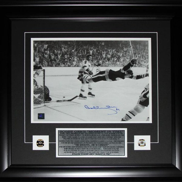 Bobby Orr Boston Bruins The Goal Black & White 11x14 Signed Hockey Frame