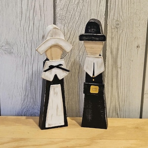 Set of Wooden Standing Pilgrims – Fall Thanksgiving Table Décor – Rustic Pilgrim Figures for Shelf or Tiered Tray – Handmade Harvest Decor