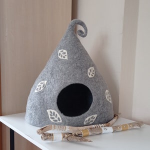 Cat cave, cat tipi, cat bed, felted cat cave, felt pet cave, cat cacoon, wool cat cave, pet bed, small dog cave, house