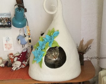 Cat cave, cat furniture, cat cave white, personslized cat cave, felt pet cave, cat cacoon, wool cat cave, pet bed, cat cave with flowers