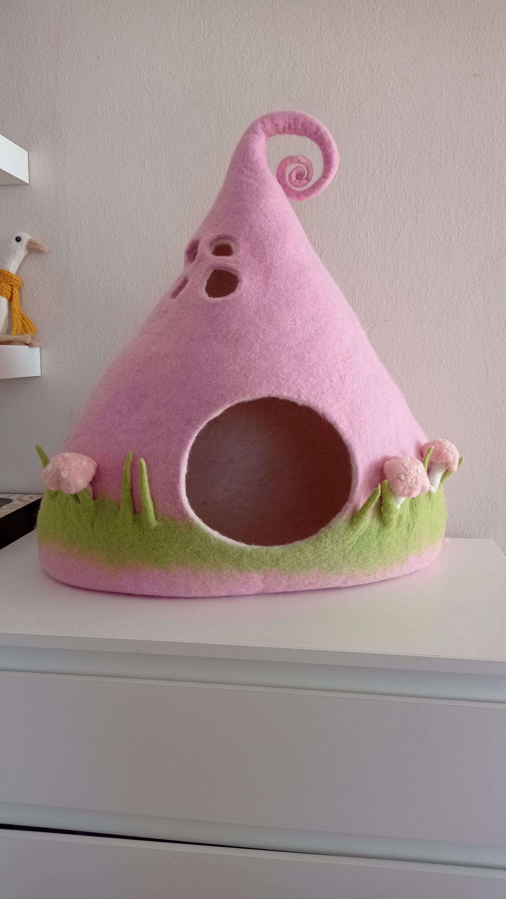 Large cat cave, desinger cat cave, cat cave pink, muchroom cave, felt pet cave, cat cacoon, wool cat cave, pet bed, house