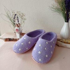 Felted slippers for women, eco friendly slippers, womens house shoes, wool shoes from organic wool, gift for woman, warm gift, Handmade