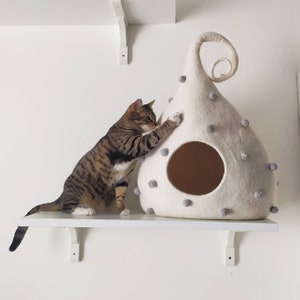 Cat cave, desinger cat cave, cat cave white, personslized cat cave, felt pet cave, cat cacoon, wool cat cave, pet bed, small dog cave, house