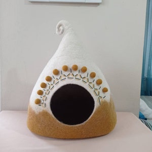 Cat cave, cat tipi, cat bed, felted cat cave, felt pet cave, cat cacoon, wool cat cave, pet bed, small dog cave, house