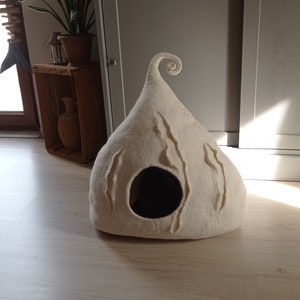 Cat cave, cat tipi, cat bed, felted cat cave, felt pet cave, cat cacoon, wool cat cave, pet bed, small dog cave, house