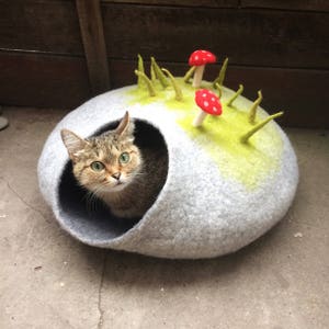 Cat cave, mushroom cat cave, cat cave gray, personslized cat cave, felt pet cave, cat cacoon, wool cat cave, pet bed, small dog cave, house